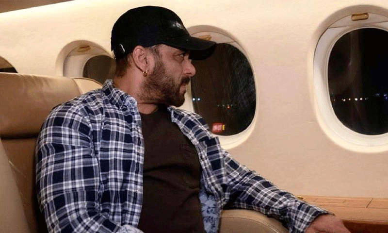 SALMAN-KHAN-AEROPLANE-FLIGHT TURBULENCE