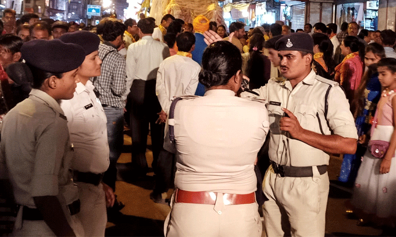 INDIA POLICE WOMAN COP