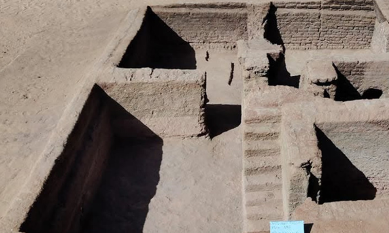 Archaeological mission unearths 18 ancient tombs in Marina El Alamein